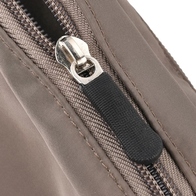 Umhängetasche mit mehreren Reißverschlussfächern und RFID-Schutz, Größe 12,5x6x16 cm, Rosenrot