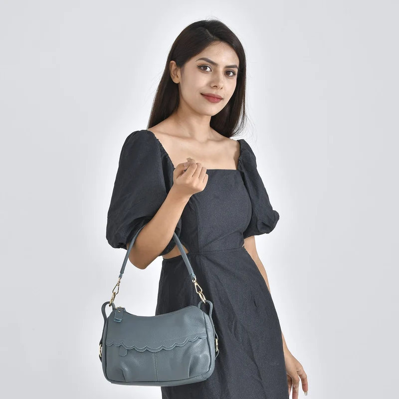 Crossbody Bag aus echtem Leder, gewelltes Design, Größe 29x9x20cm, grau