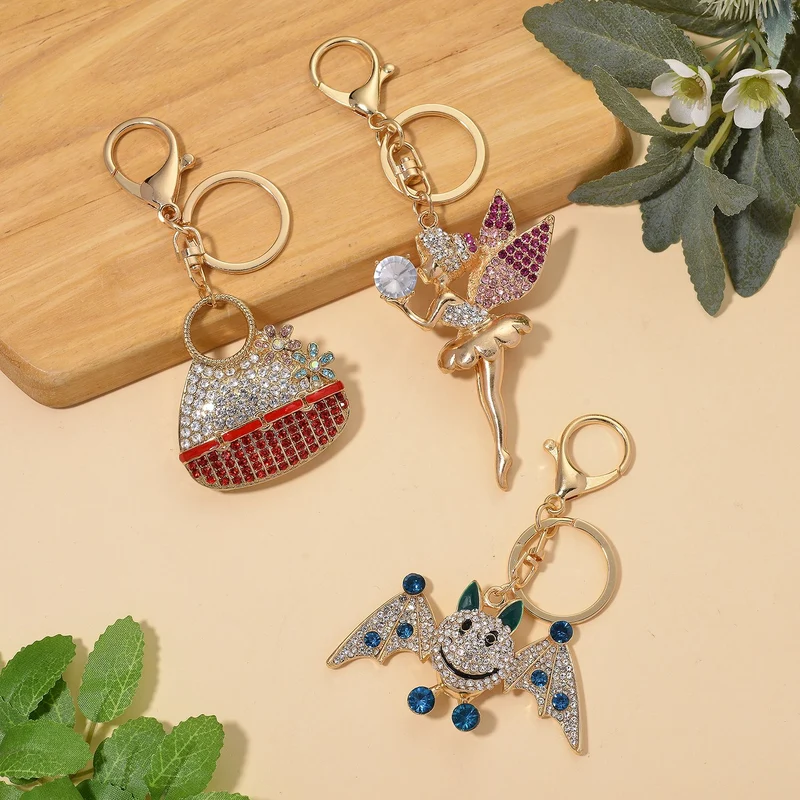 3er-Set emaillierte weiße, blaue und mehrfarbige Kristall-Schlüsselanhänger, Fee, Handtasche und Fledermau, Legierung in Gelbgold