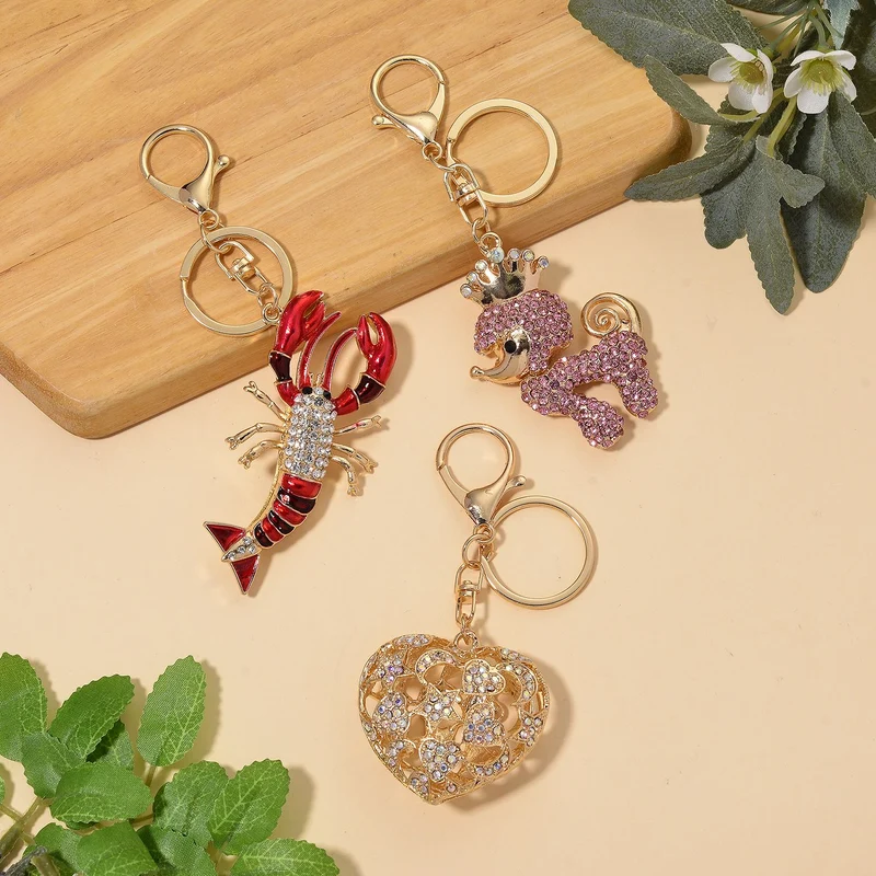 3er-Set emaillierte rosa, schwarze und eiße Kristall-Schlüsselanhänger mit gekröntem Pudel, Herz und Hummer, Legierung in Gelbgold