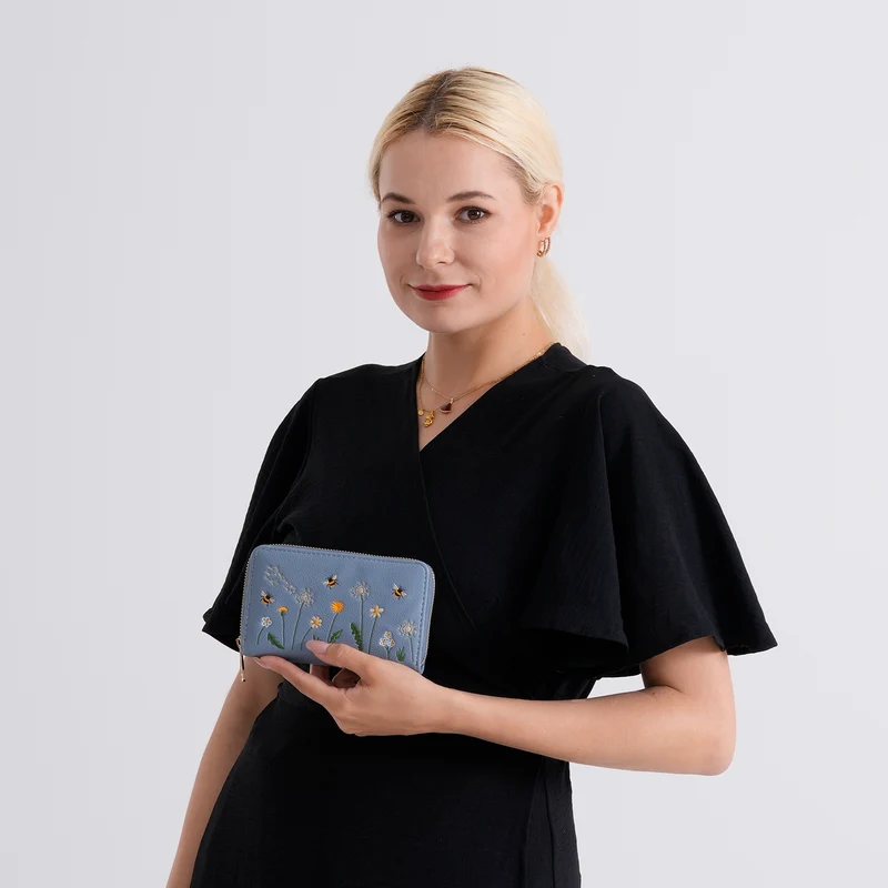 Bestickte Blumen Design Geldbörse mit RFID Schutz, PU Leder, 16 x 3 x 10 cm, Hellgrün