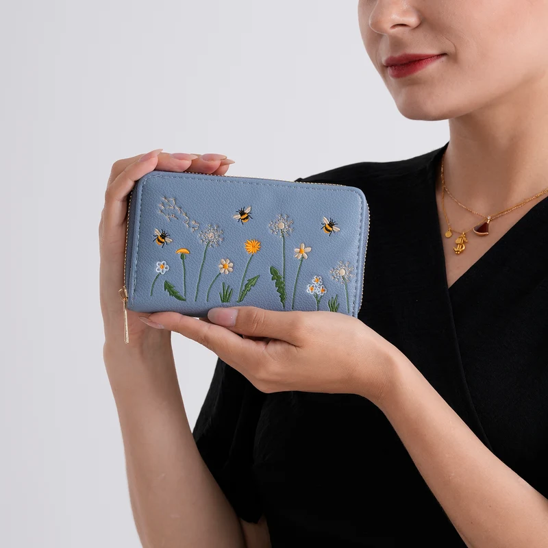 Bestickte Blumen Design Geldbörse mit RFID Schutz, PU Leder, 16 x 3 x 10 cm, Hellgrün