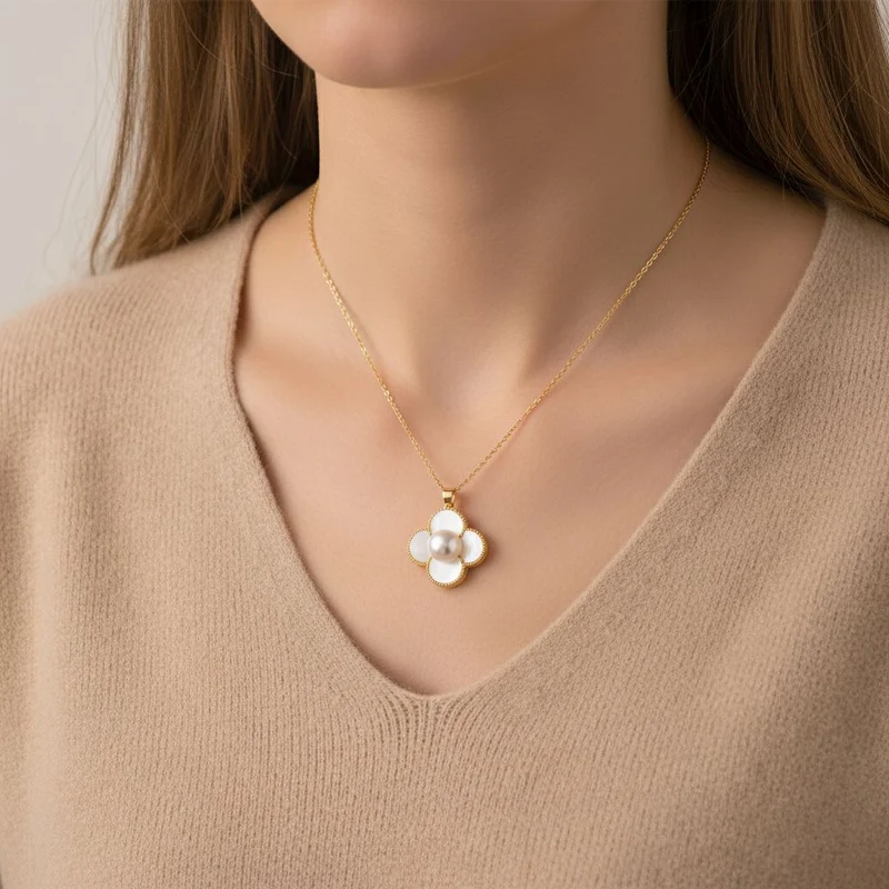 Weiße Süßwasser Perle (7-9 mm), Weißes Perlmutt Anhänger mit Kette, 50 cm + 5 cm Extender, Nickelfreies Messing, Reines Kupfer vergoldet