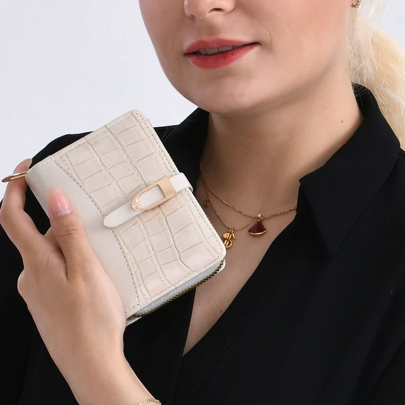 2-teiliges Geldbörsen-Set im Krokoprägungs-Design, Lange Geldbörse 20x10x3 cm und Bifold-Geldbörse 12x9x3,5 cm, Schwarz