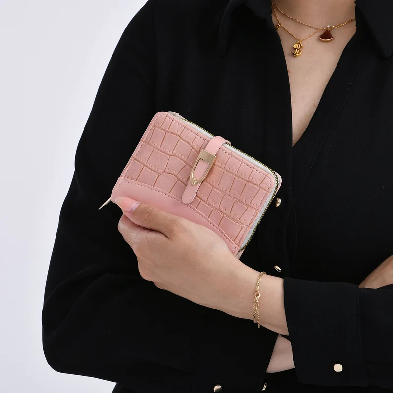 2-teiliges Geldbörsen-Set im Krokoprägungs-Design, Lange Geldbörse 20x10x3 cm und Bifold-Geldbörse 12x9x3,5 cm, Schwarz