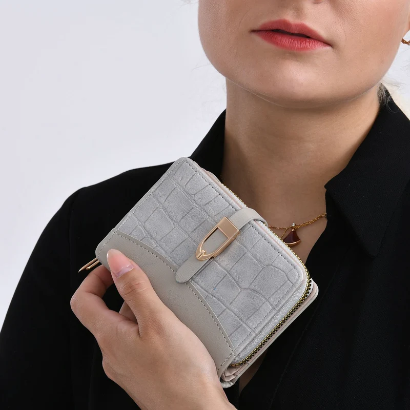 2-teiliges Geldbörsen-Set im Krokoprägungs-Design, Lange Geldbörse 20x10x3 cm und Bifold-Geldbörse 12x9x3,5 cm, Schwarz