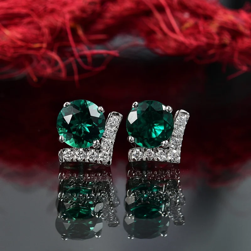 LUXURIANT(10-15 Werktage Lieferzeit) 4,20 ct. AGI zertifizierte und geprüfte AAA Labor Smaragd, Labor Diamant Ohrringe in 417 Weißgold