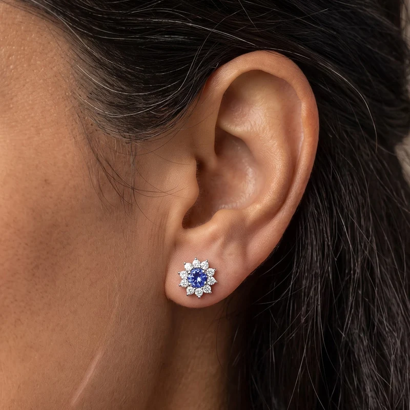 Tansanit und weiße Zirkon Ohrstecker, 925 Silber platiniert ca. 1.09 ct