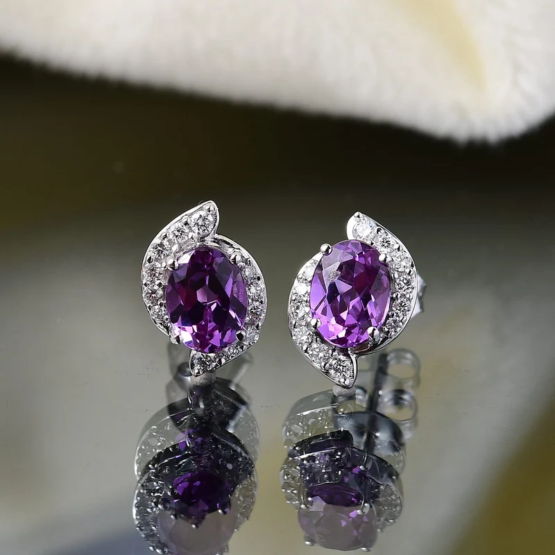 LUXURIANT(10-15 Werktage Lieferzeit) 2,30 ct. AGI zertifizierte AAA Labor Farbwechsel-Saphir und Labor Diamant Ohrringe in 417 Weißgold