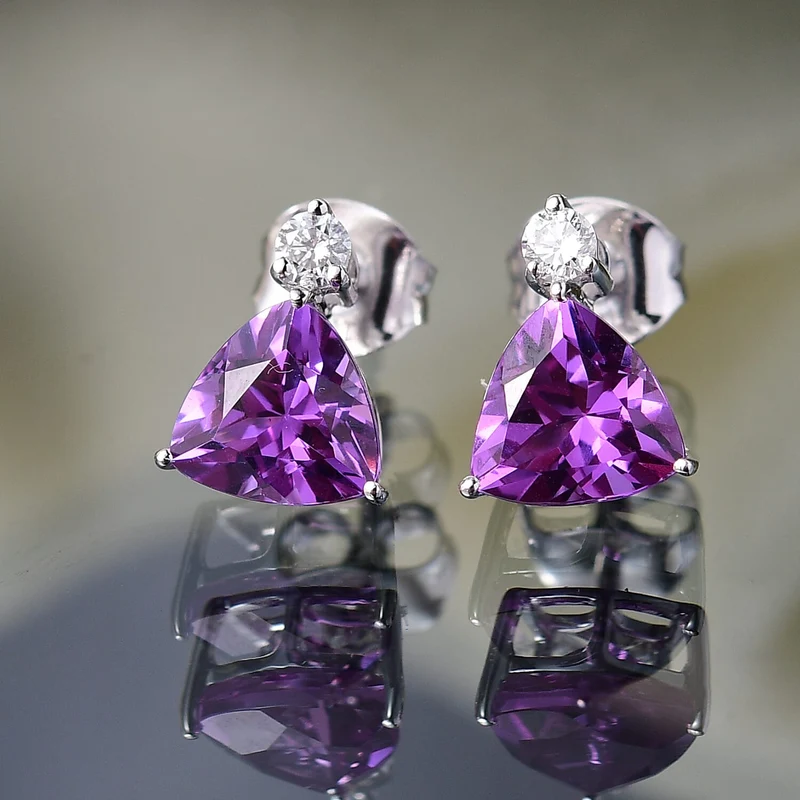 LUXURIANT(10-15 Werktage Lieferzeit) 3,33 ct. AGI zertifizierte AAA Labor Farbwechsel-Saphir und Labor Diamant Ohrringe in 417 Weißgold