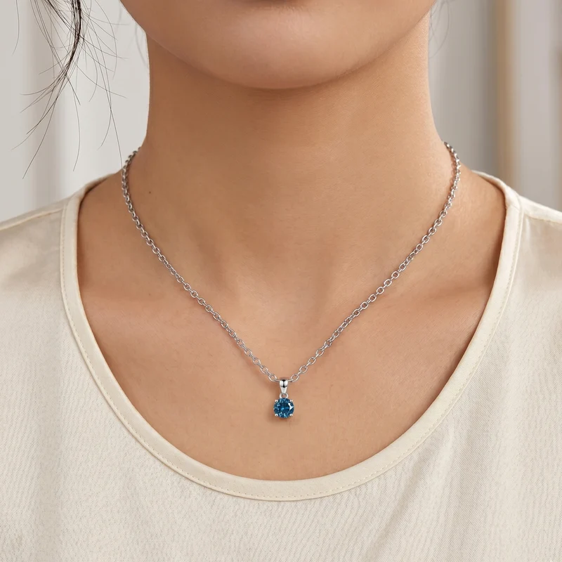 LUXURIANT SI-GH Labor blauer Diamant Solitär Anhänger mit 50cm Kette, 925 Silber rhodiniert - 1 ct.