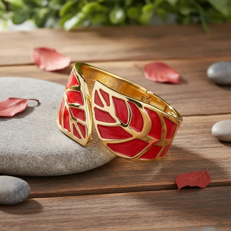 Emaille-Armband in Hellbraun mit goldfarbenem Blattmuster, ca. 17 cm