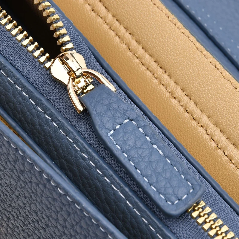 Crossbody-Tasche mit Überschlag und modischem Gliederriemen, Leder, RFID-Schutz, ca. 20x4x14 cm , Blau