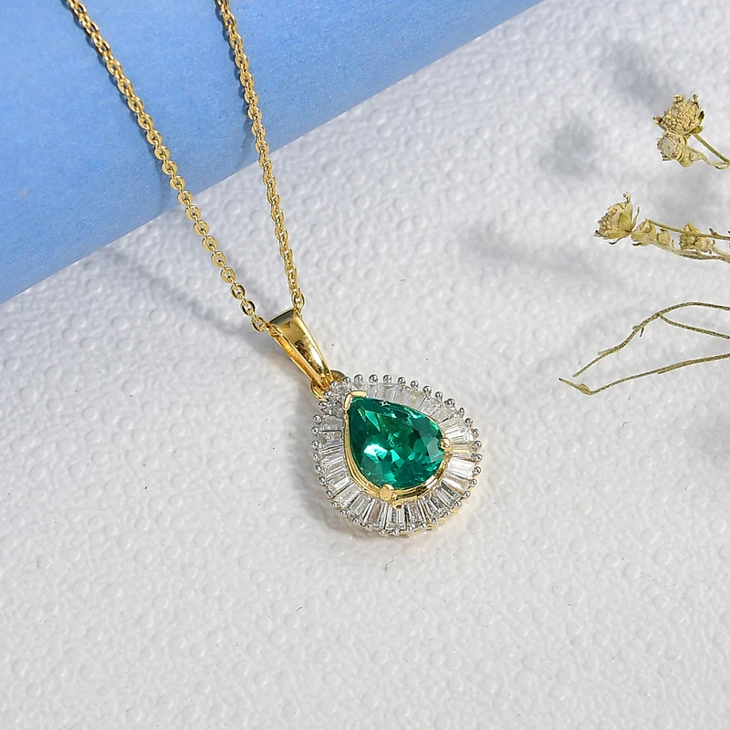LUXURIANT AAA Labor kolumbianischer Smaragd und Labor Diamant Anhänger mit 50cm Kette, 925 Silber 750 Gelbgold Vermeil - 1,57 ct.