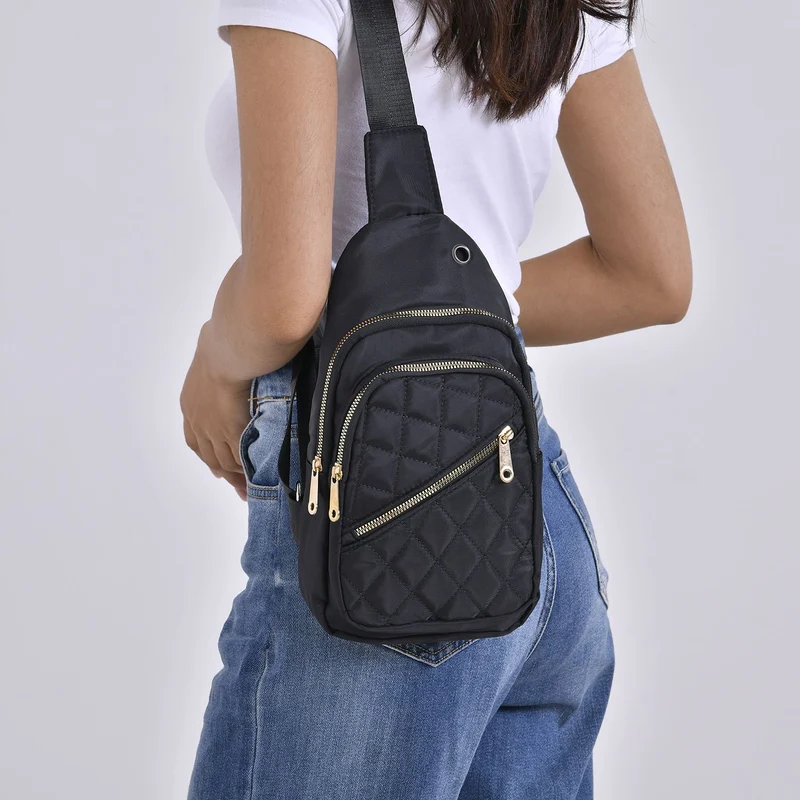 Stepp-Slingtasche mit RFID-Schutz und Kopfhöreröffnung, Größe: 17x7,5x30cm, Schwarz
