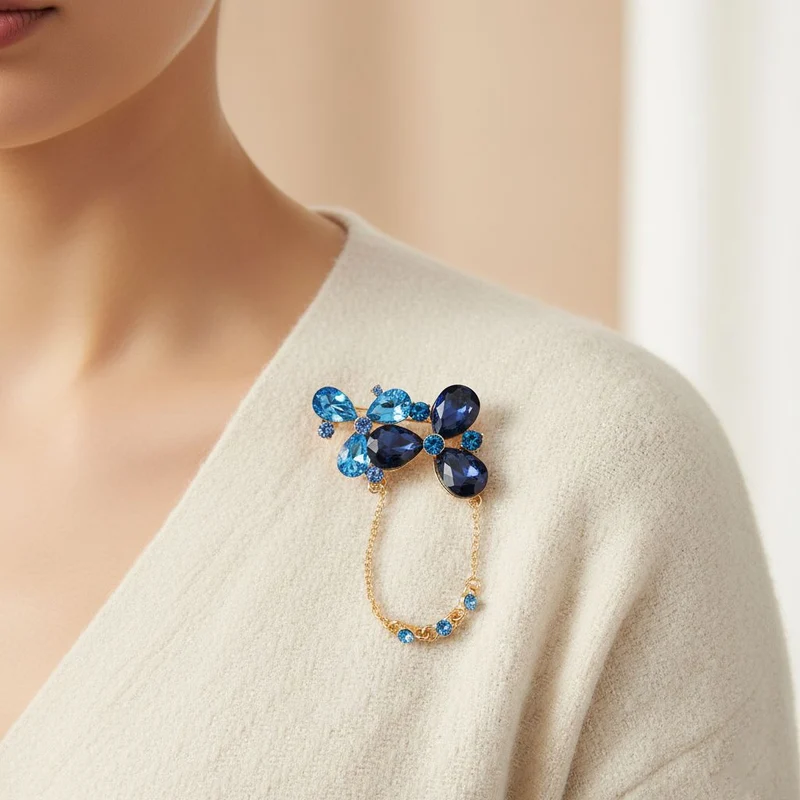 Blaue Kristall Brosche, goldfarben