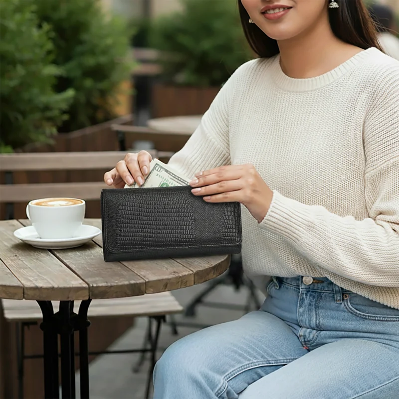 LA MAREY Geldbörse aus Leder mit RFID Schutz und Eidechsen Prägung, 18,4 x 10,2 cm, Schwarz