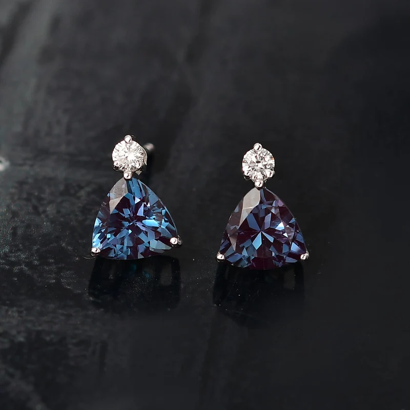 LUXURIANT(10-15 Werktage Lieferzeit) 3,33 ct. AGI zertifizierte und geprüfte AAA Labor Alexandrit und SI-GH Labor Diamant Ohrringe in 417 Weißgold