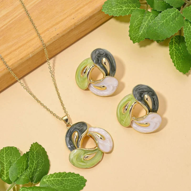 2er-Set Emaille-Anhänger mit Kette und Ohrsteckern, abstraktes Design, Grün