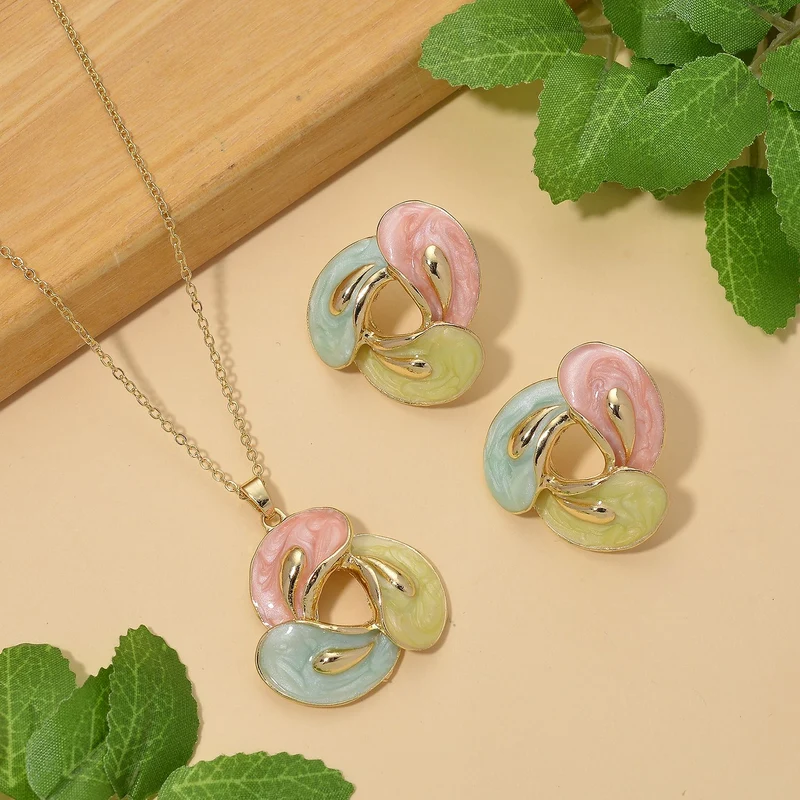 2er-Set Emaille-Anhänger mit Kette und Ohrsteckern, abstraktes Design, Grün