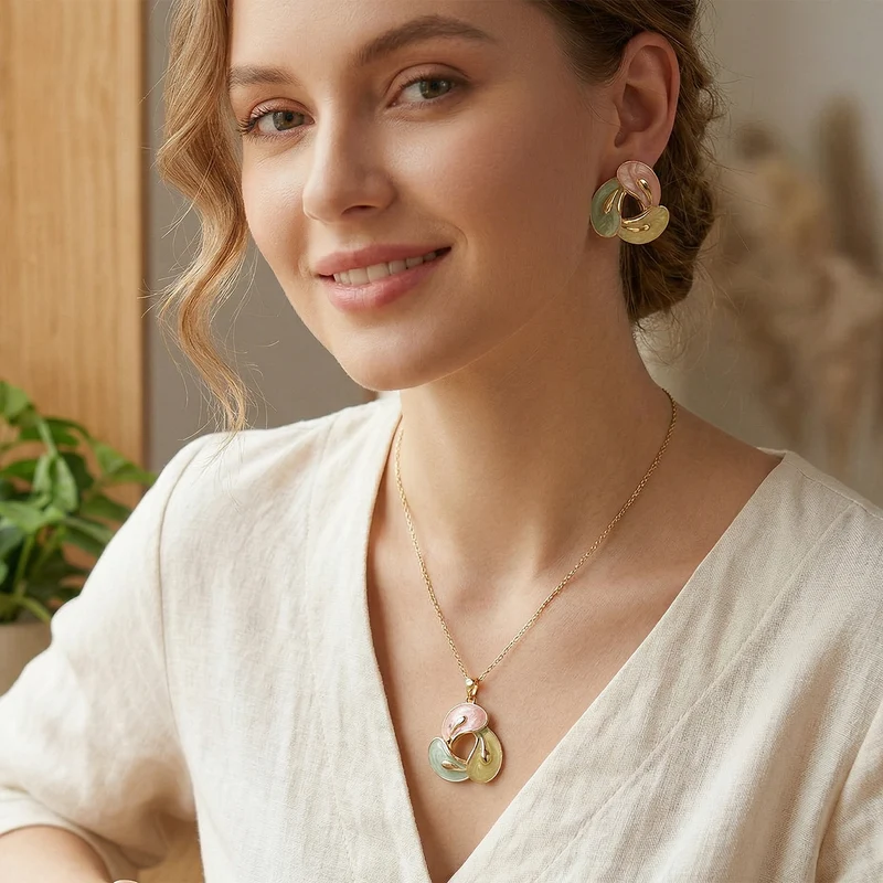 2er-Set Emaille-Anhänger mit Kette und Ohrsteckern, abstraktes Design, Grün