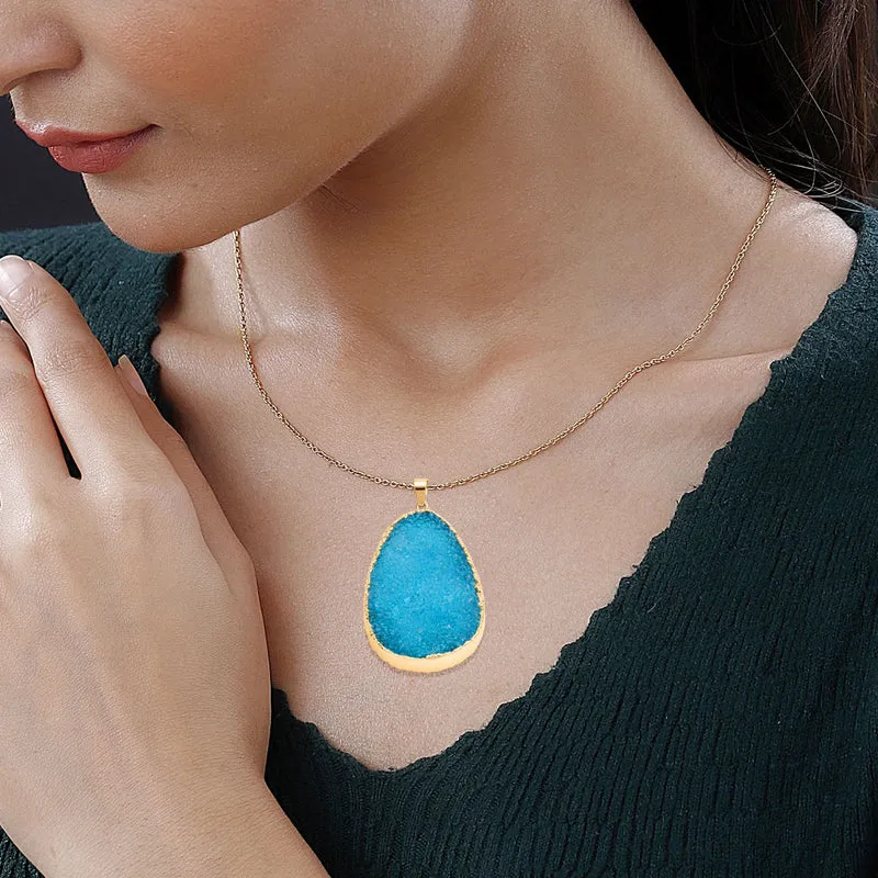 Weißer Drusy Quarz Anhänger mit Kette, Messing, vergoldet